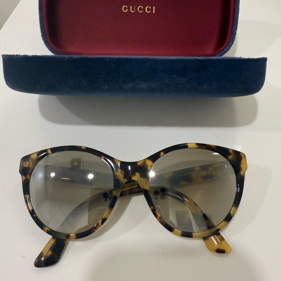 Authentic Gucci Sunglasses - Picture 6 of 6